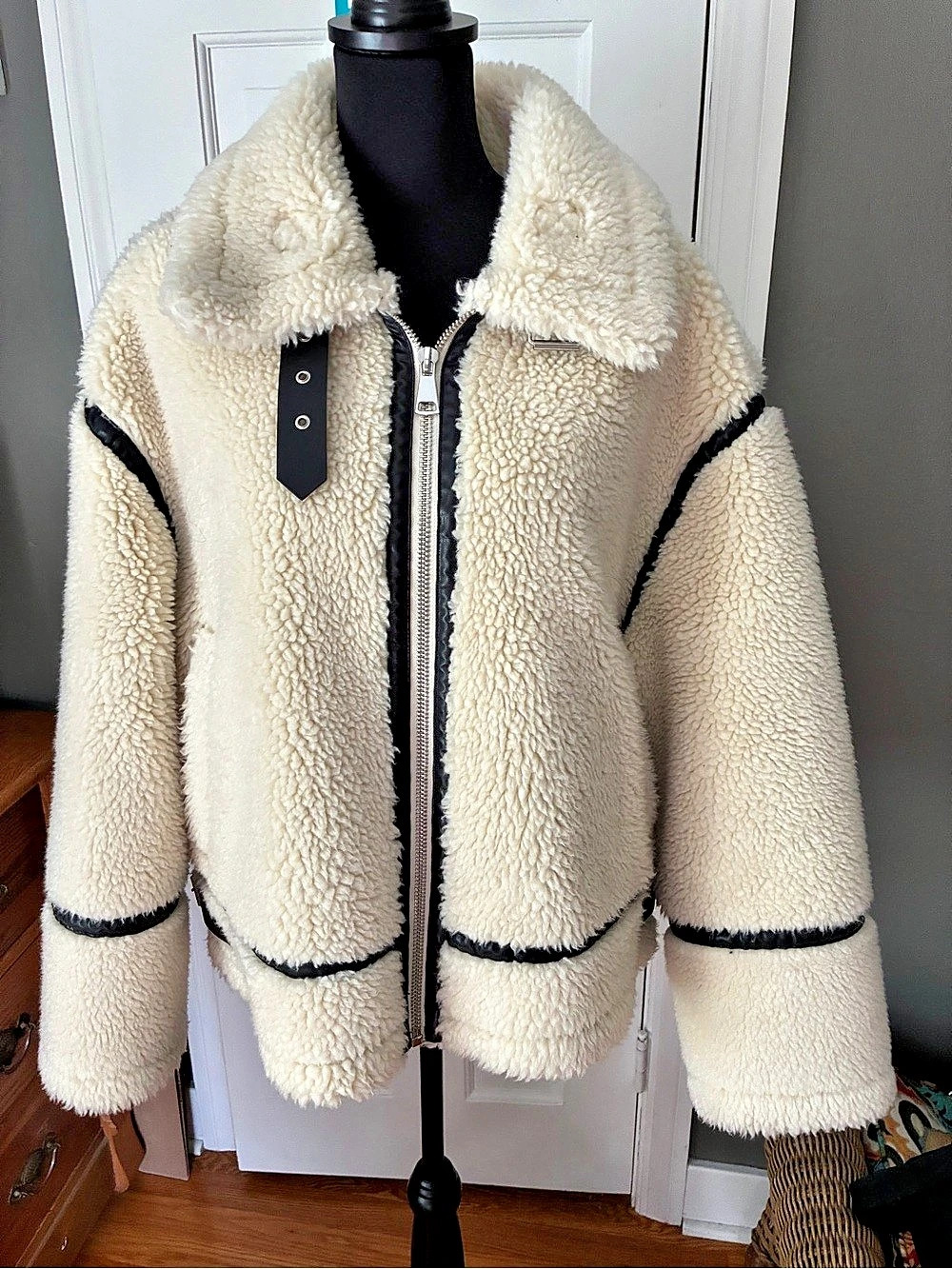 Teddy Jacket in Cream & Black Like New